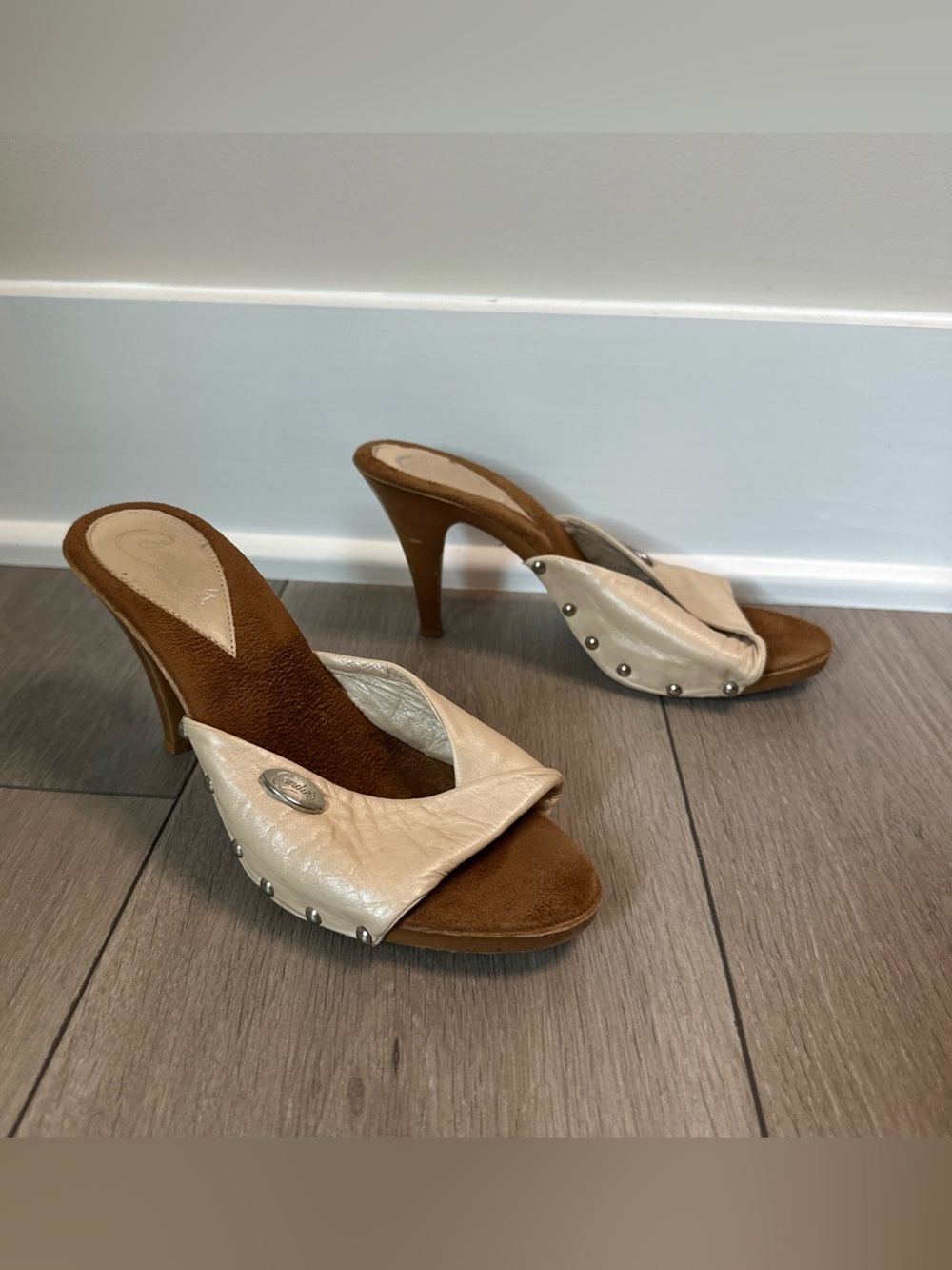 Vintage Size 8 1980s Candies Twist Leather Sandals High Heels Slides Sexy Beige
